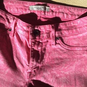 Rich & Skinny printed pink rose jeans.  Size 27